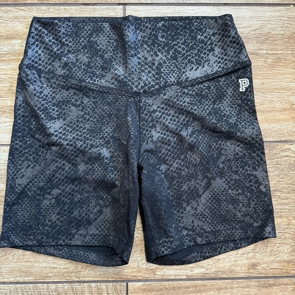 PINK Victoria's Secret Ultimate Black Snakeskin Shorts Size Medium Pink Active - Picture 10 of 11